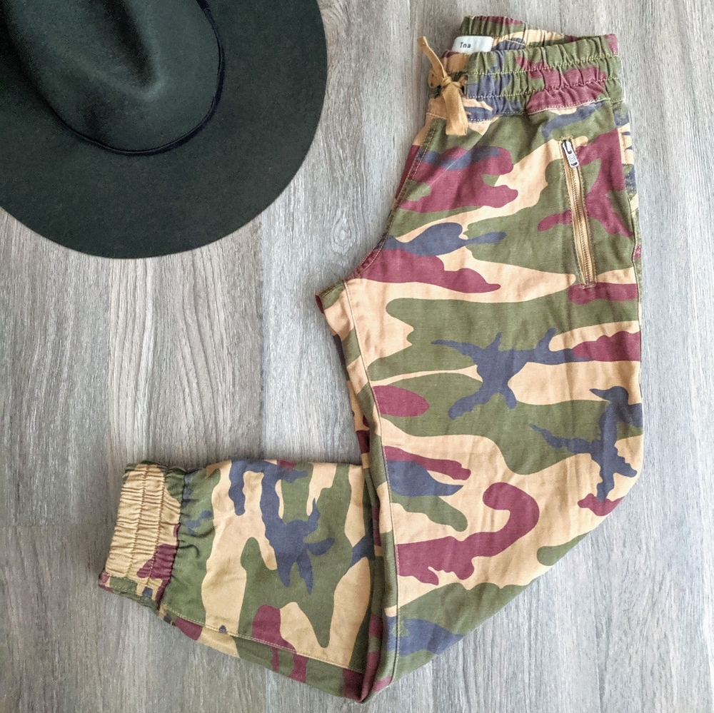 Tna Aritzia Camo Alix Joggers Size XS Like New